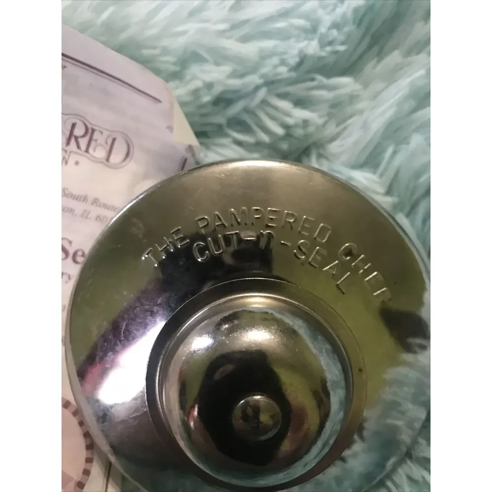 The Pampered Chef CUT-N-SEAL 4”in Pastry Tool Press Sandwich Biscuit Tart Cutter
